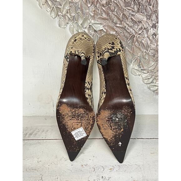 Stuart Weitzman Embossed Snakeskin Leather Pointed Toe Stilettos Pump Beige 8.5 - Picture 5 of 6
